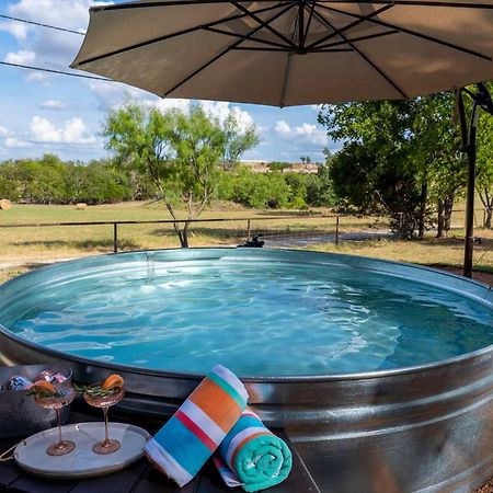 Container Haus Pet Friendly With Cowboy Pool Villa Fredericksburg Dış mekan fotoğraf