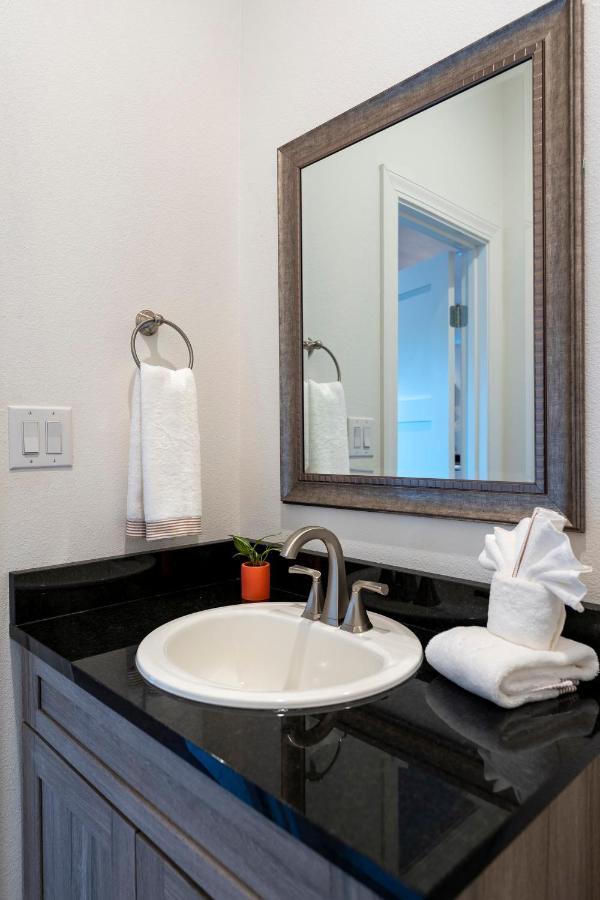 Container Haus Pet Friendly With Cowboy Pool Villa Fredericksburg Dış mekan fotoğraf