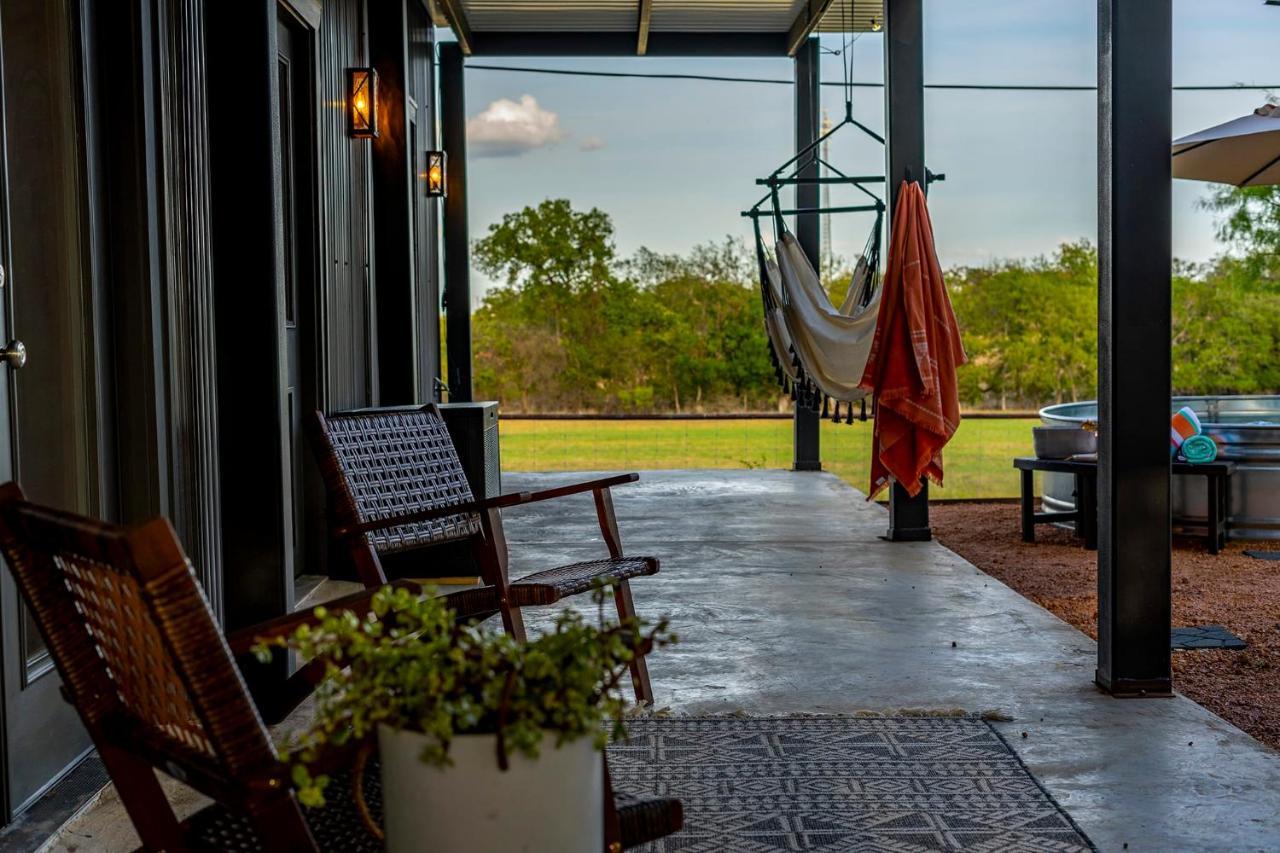 Container Haus Pet Friendly With Cowboy Pool Villa Fredericksburg Dış mekan fotoğraf