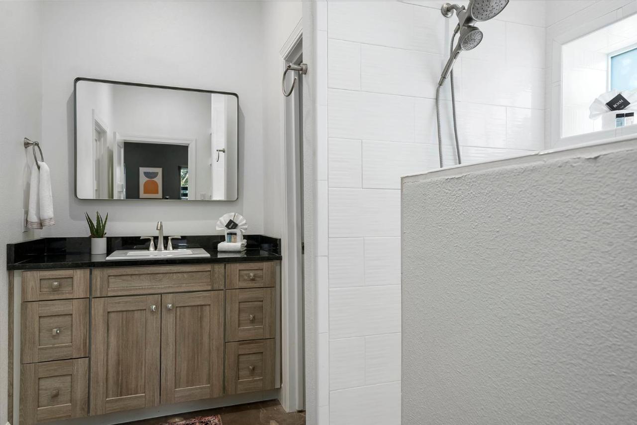Container Haus Pet Friendly With Cowboy Pool Villa Fredericksburg Dış mekan fotoğraf