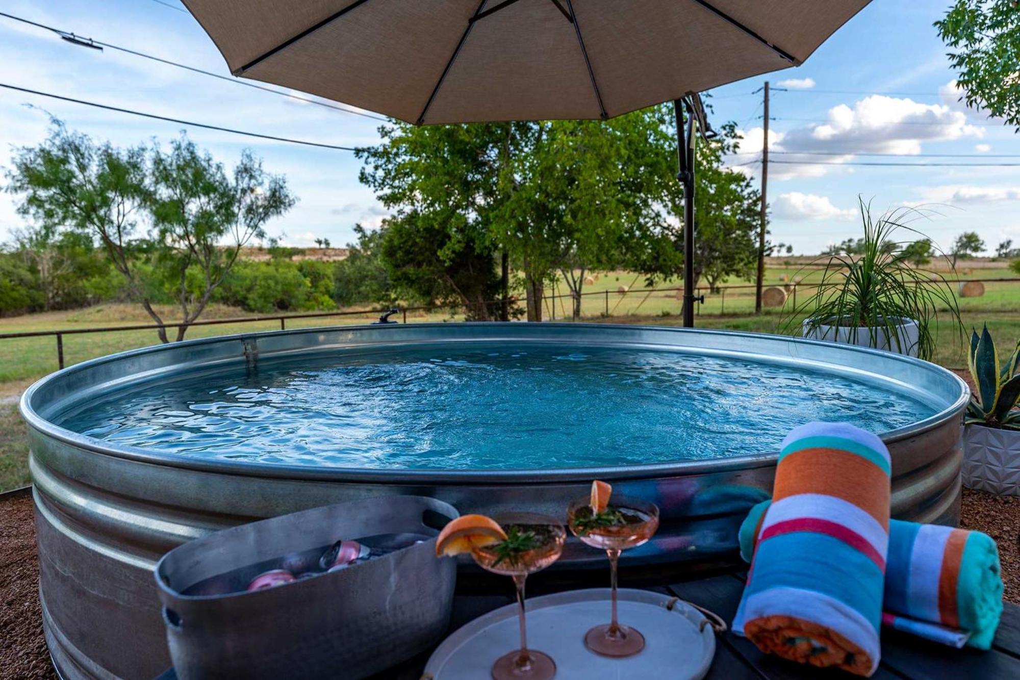 Container Haus Pet Friendly With Cowboy Pool Villa Fredericksburg Dış mekan fotoğraf