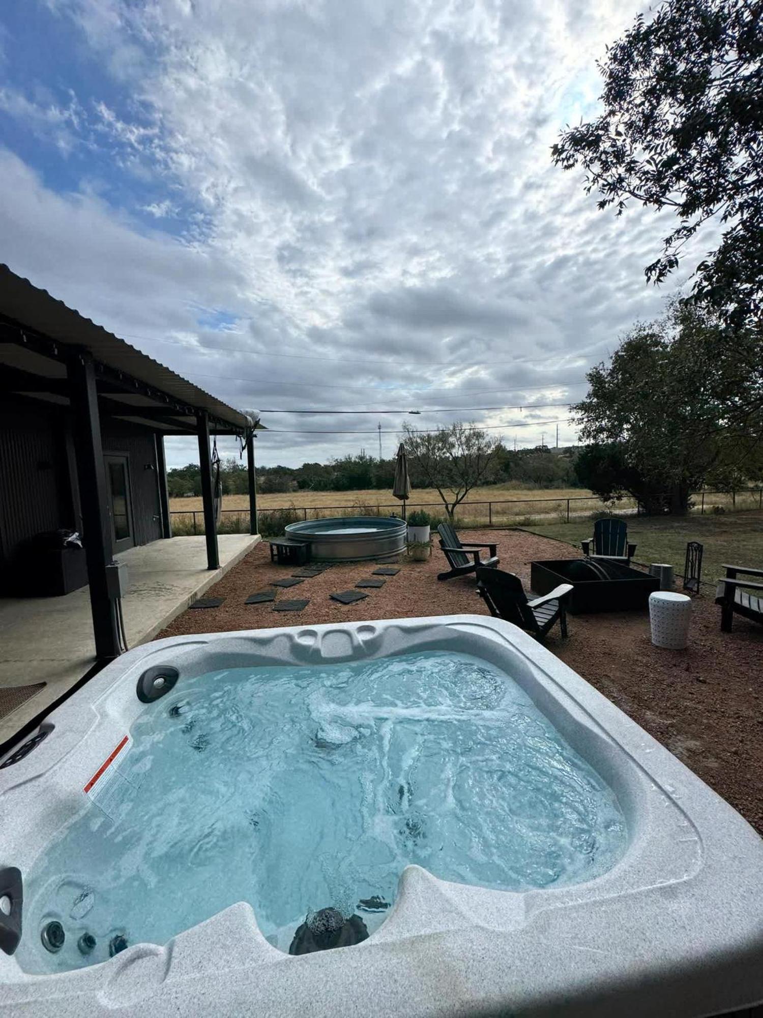 Container Haus Pet Friendly With Cowboy Pool Villa Fredericksburg Dış mekan fotoğraf