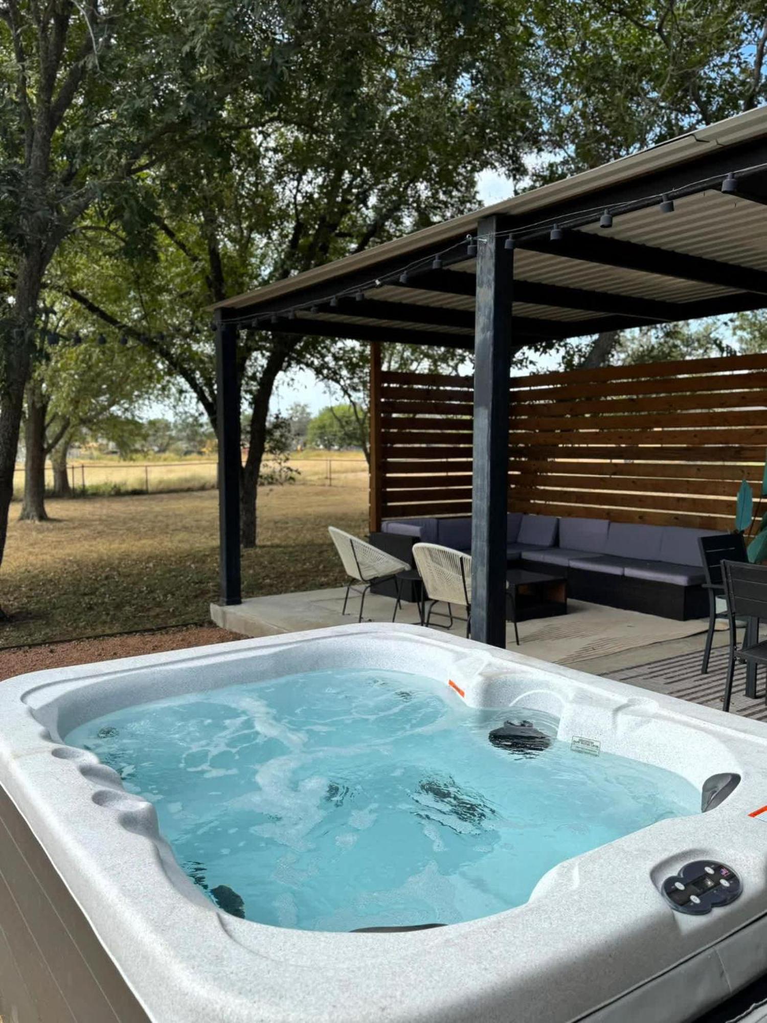 Container Haus Pet Friendly With Cowboy Pool Villa Fredericksburg Dış mekan fotoğraf