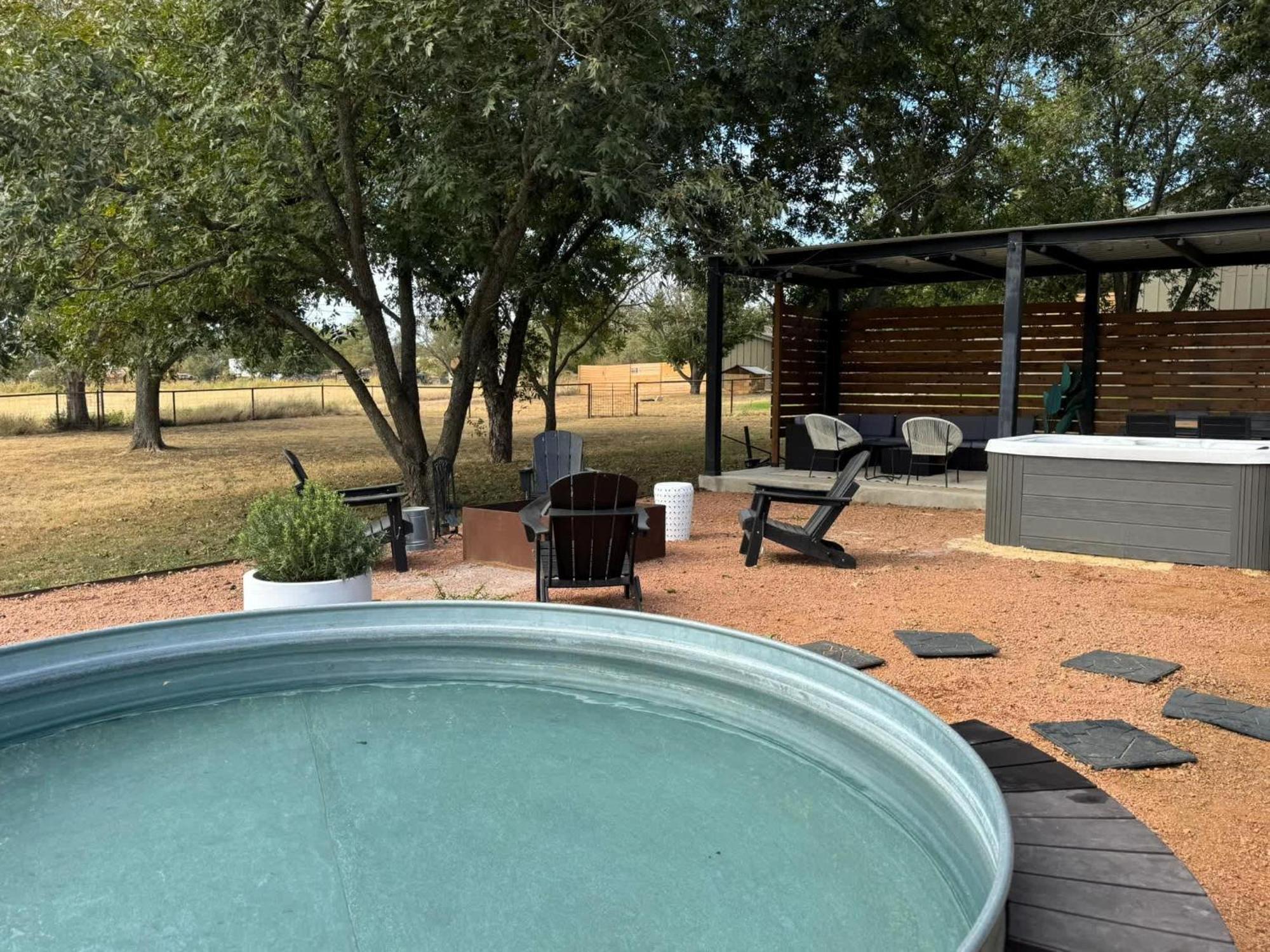 Container Haus Pet Friendly With Cowboy Pool Villa Fredericksburg Dış mekan fotoğraf